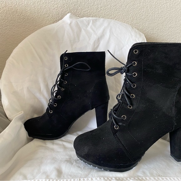 Black heels - Picture 2 of 5